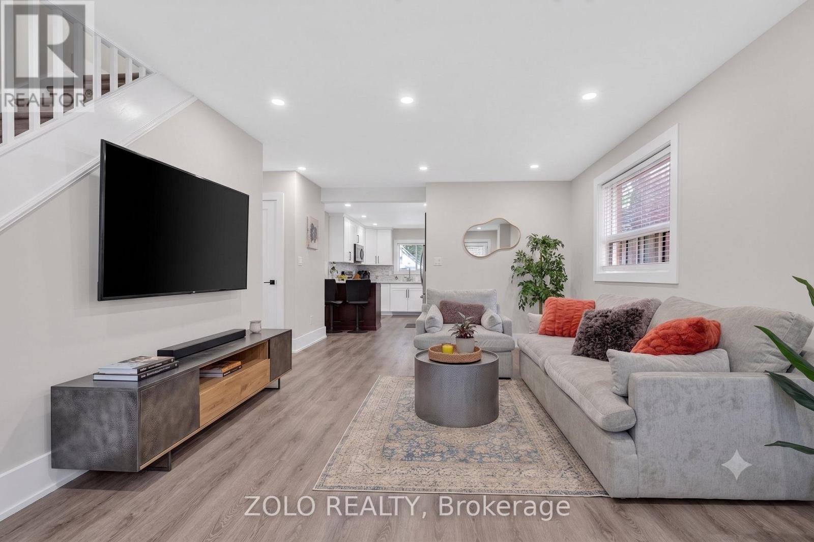 163 Cedric Avenue, Toronto, Ontario  M6C 3X7 - Photo 4 - C13218392
