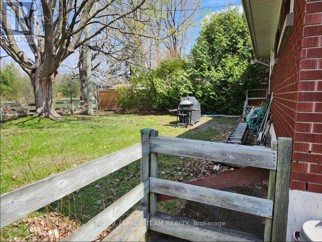 1120 Cline Crescent, Ottawa, Ontario  K2C 2P2 - Photo 8 - X13495890