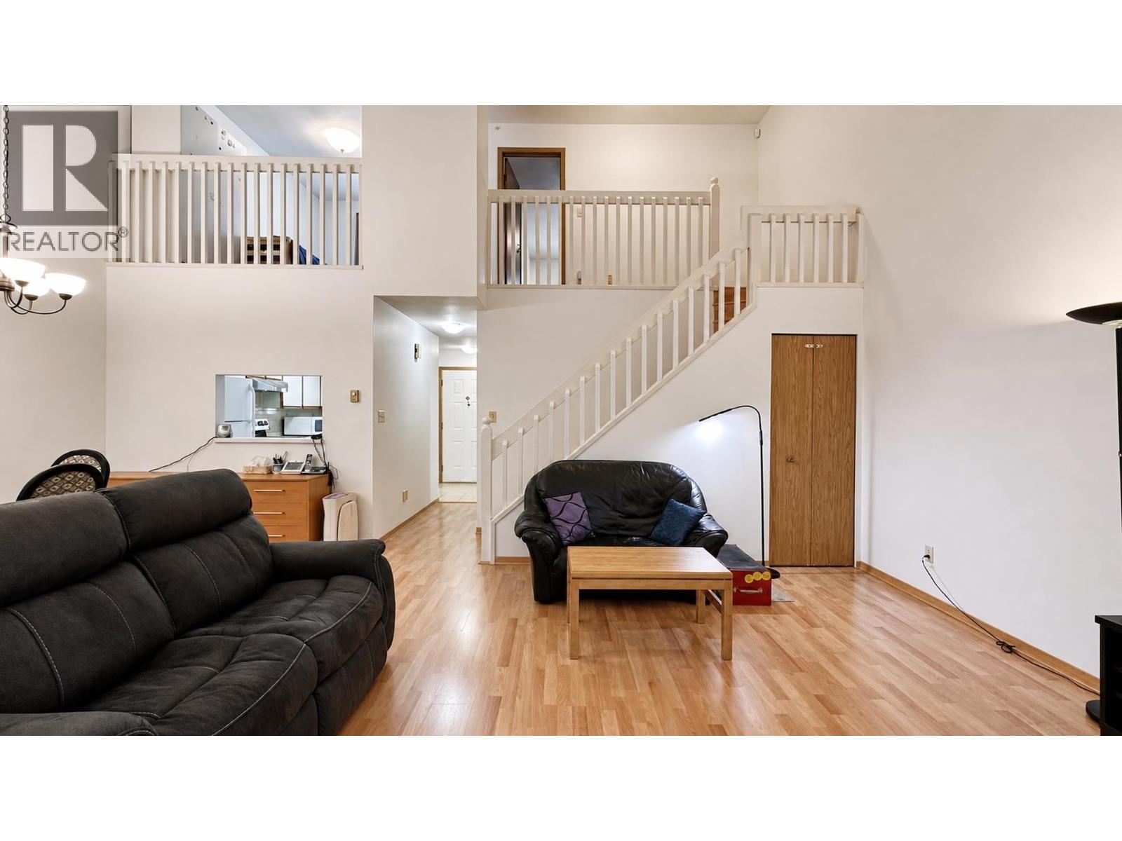 3 12075 207A STREET