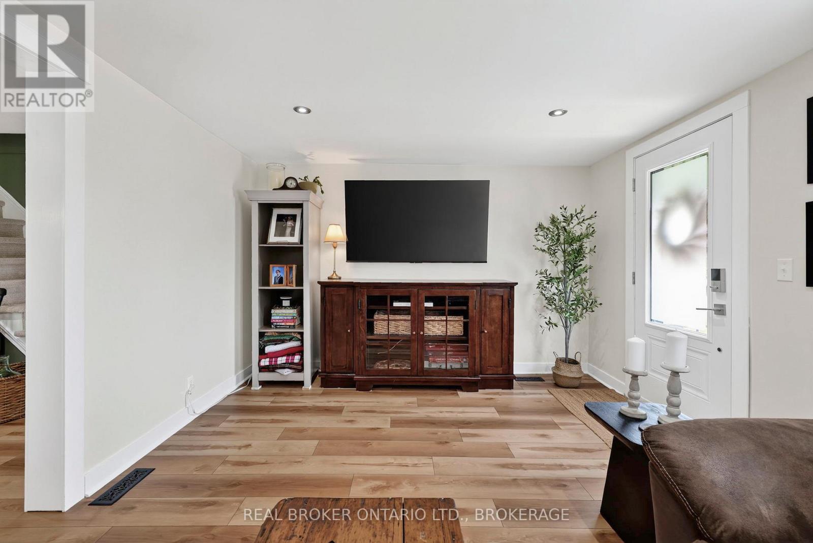 17 Pine Street, South Stormont, Ontario  K0C 1M0 - Photo 3 - X13495948