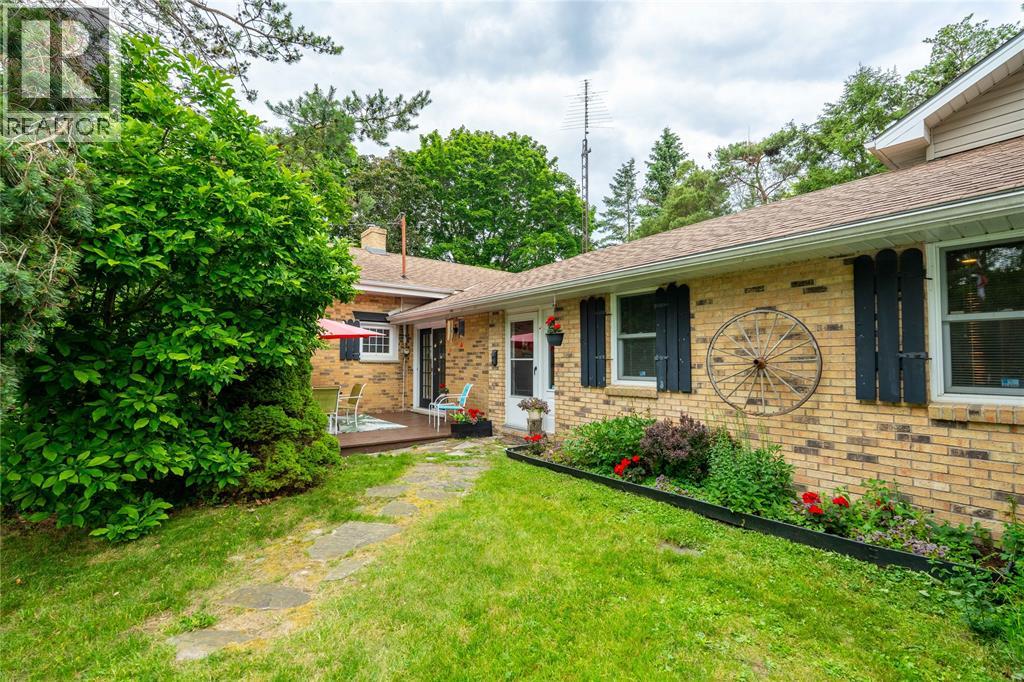 3590 Point View Drive, Plympton-Wyoming, Ontario  N0N 1J6 - Photo 3 - 26015312