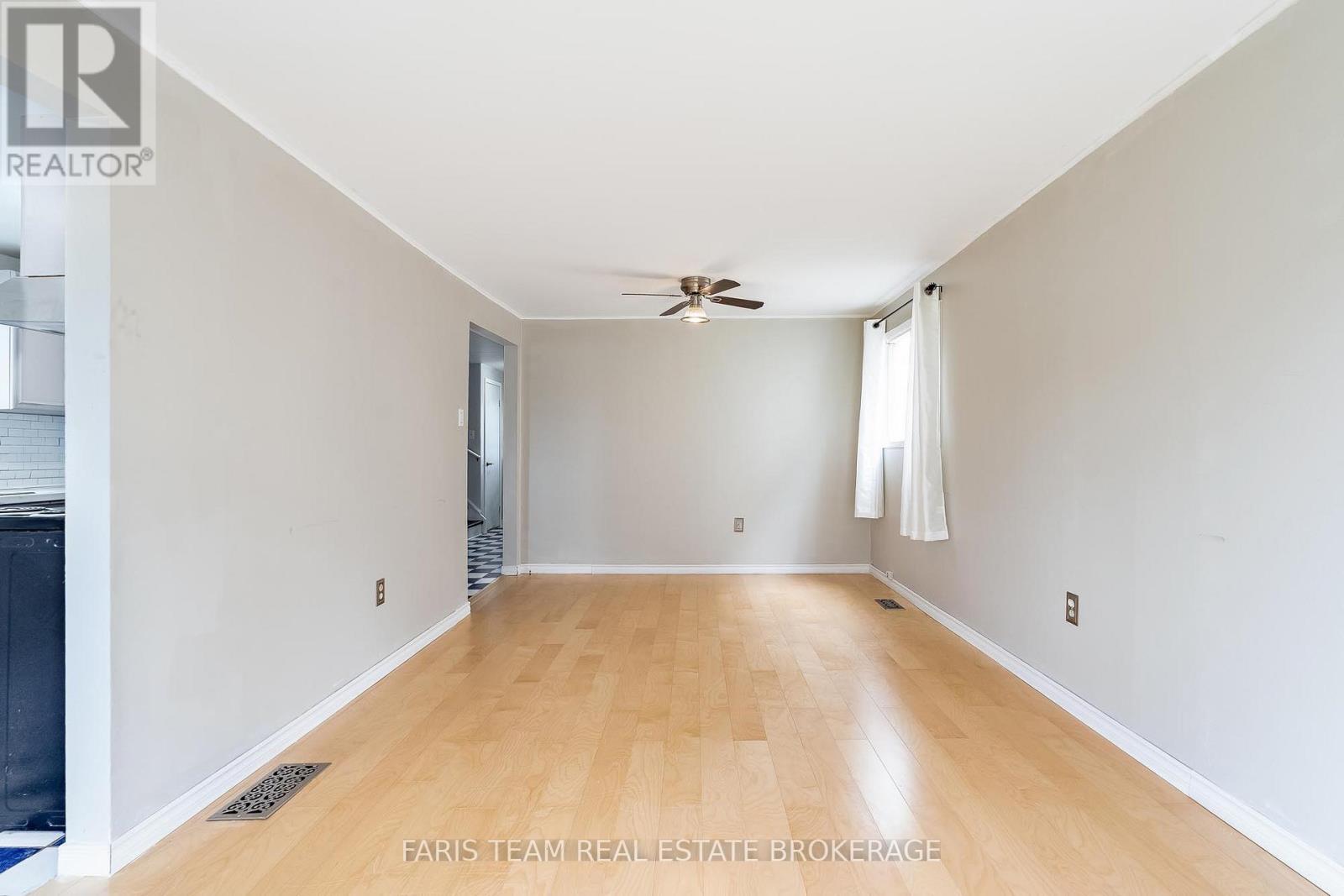 139 Burns Circle, Barrie, Ontario  L4N 5J8 - Photo 11 - S13495916