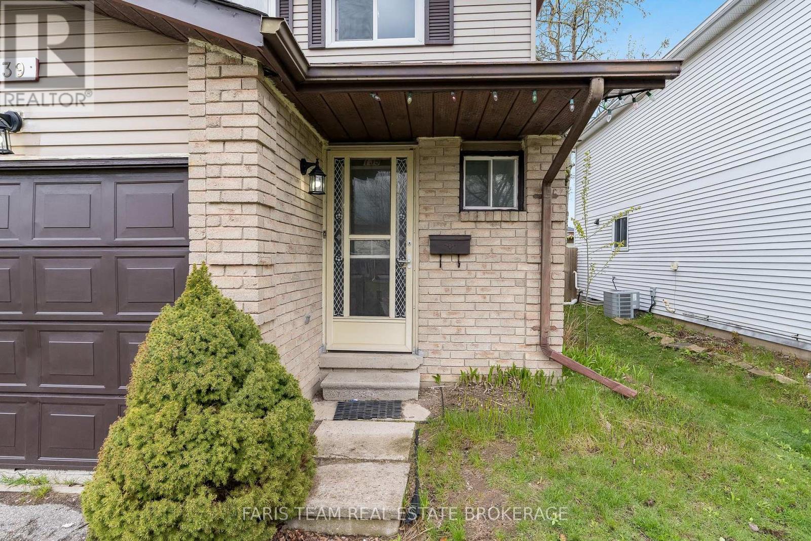 139 Burns Circle, Barrie, Ontario  L4N 5J8 - Photo 2 - S13495916