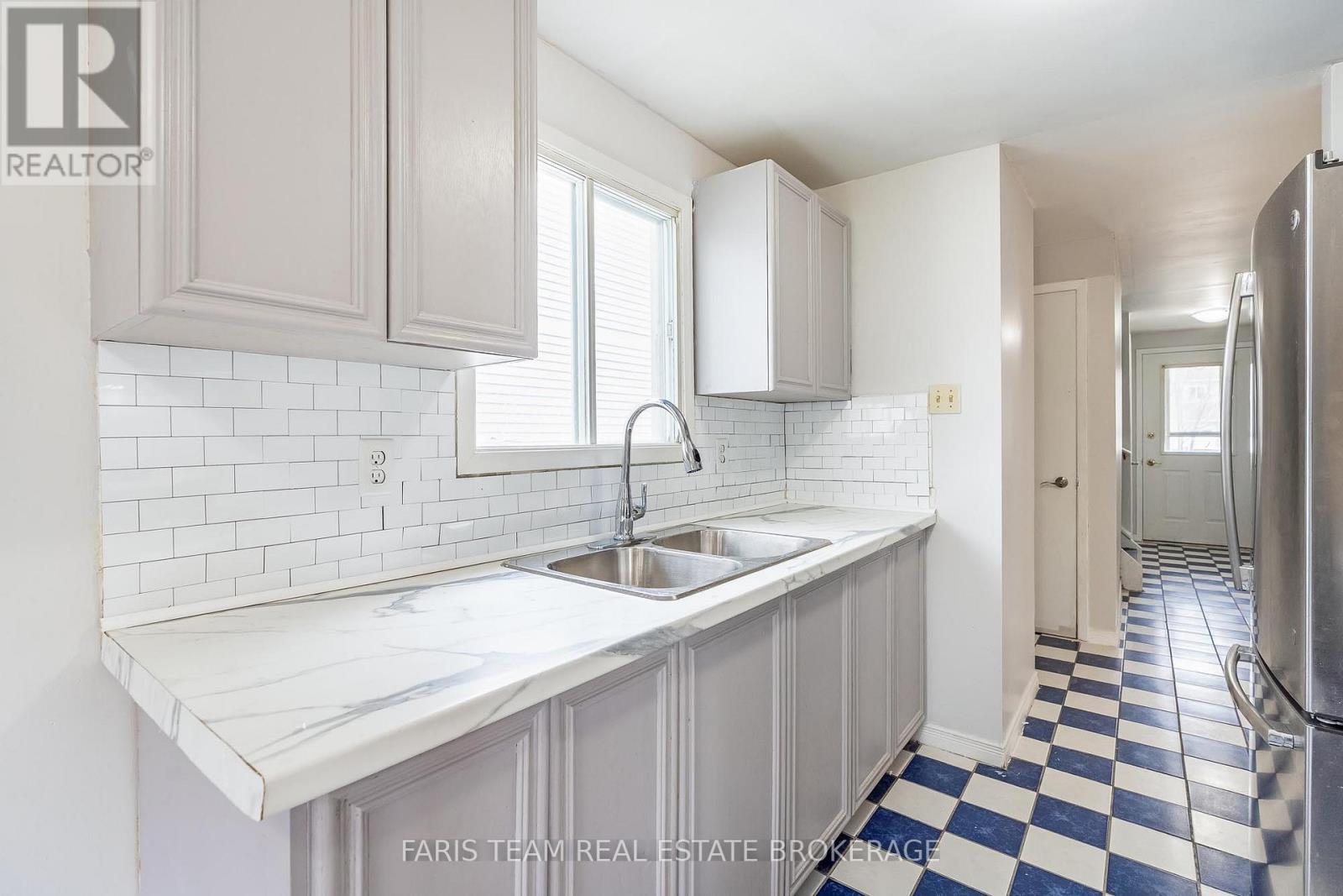 139 Burns Circle, Barrie, Ontario  L4N 5J8 - Photo 6 - S13495916