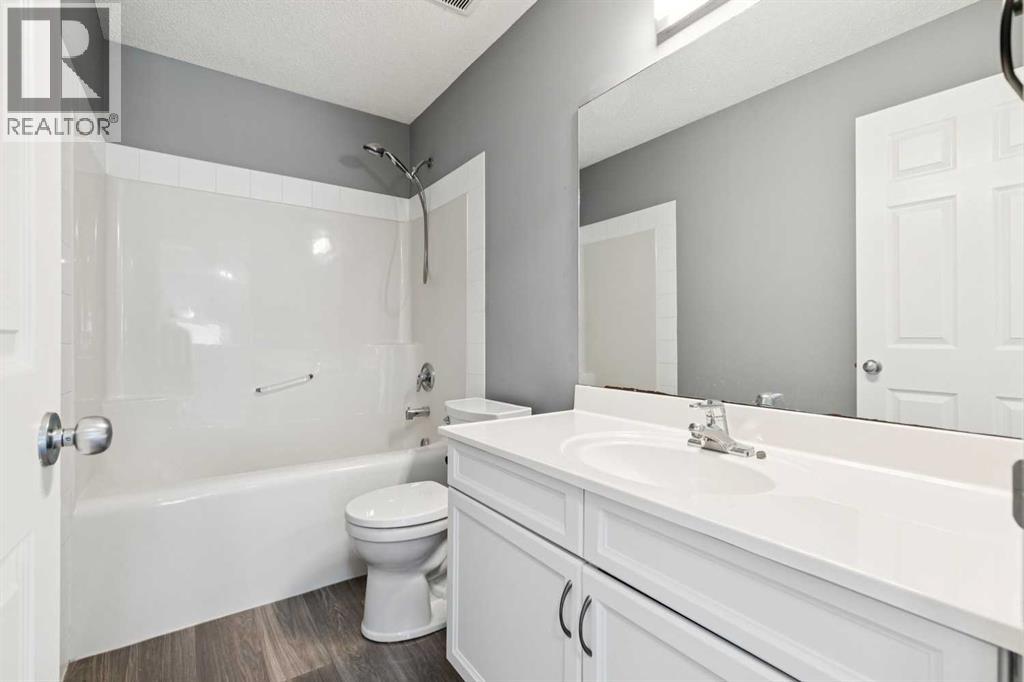 137 Prestwick Mews Se, Calgary, Alberta  T2Z 3X6 - Photo 29 - A2320334