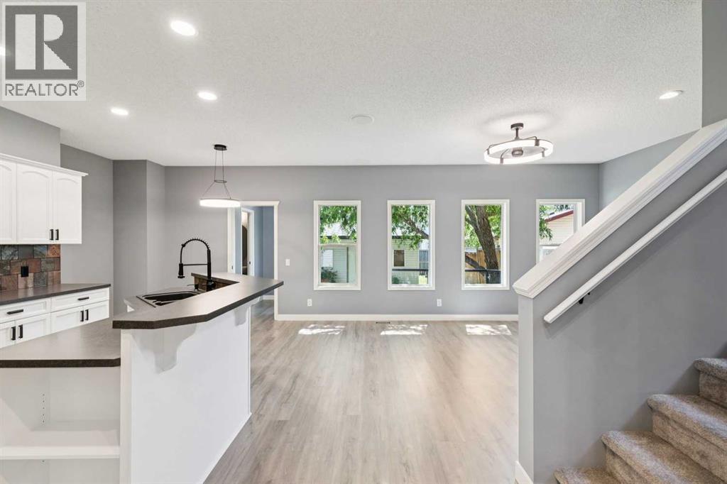 137 Prestwick Mews Se, Calgary, Alberta  T2Z 3X6 - Photo 9 - A2320334