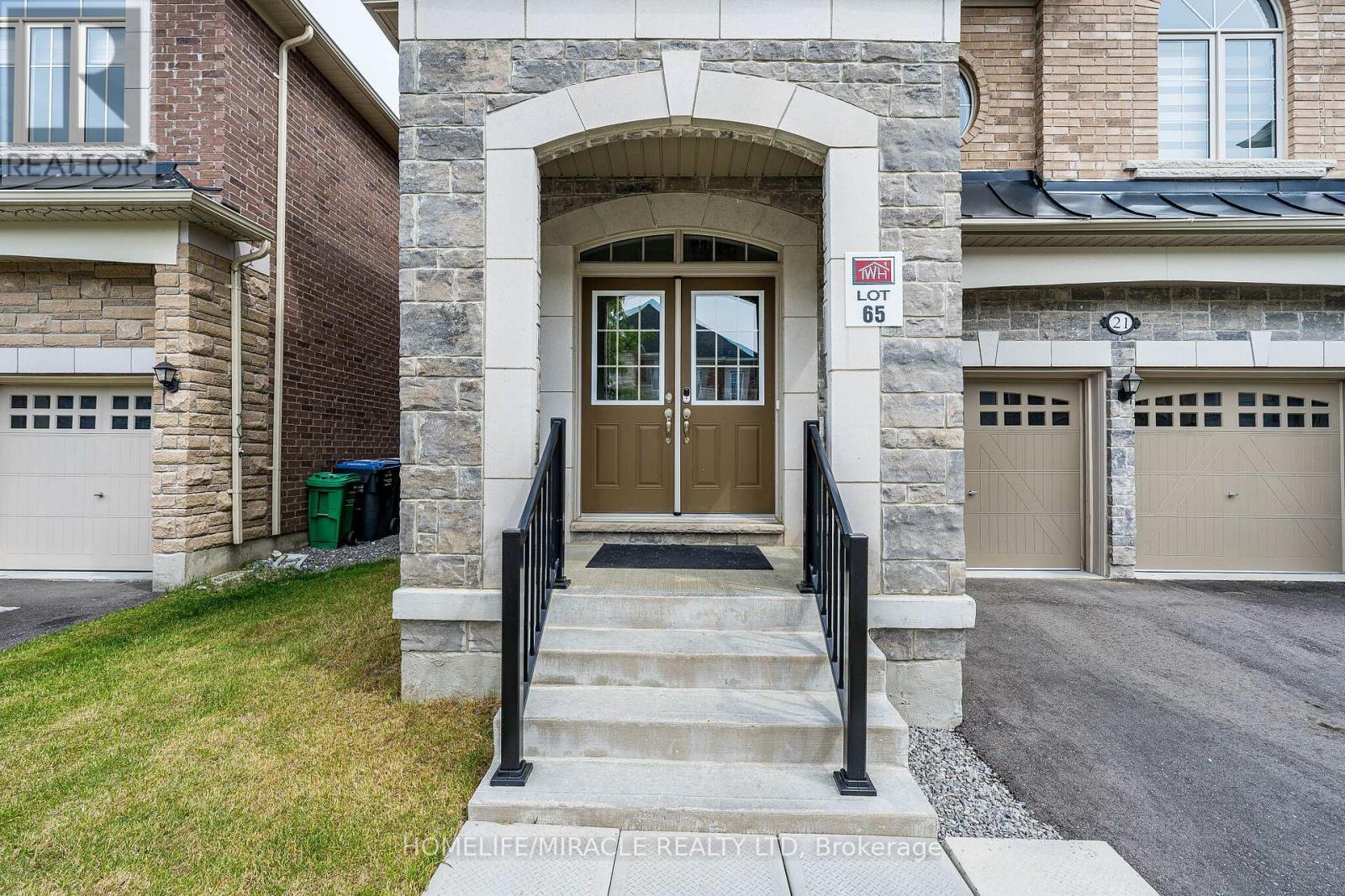 21 Junior Road, Brampton, Ontario  L7A 5J4 - Photo 2 - W13495942