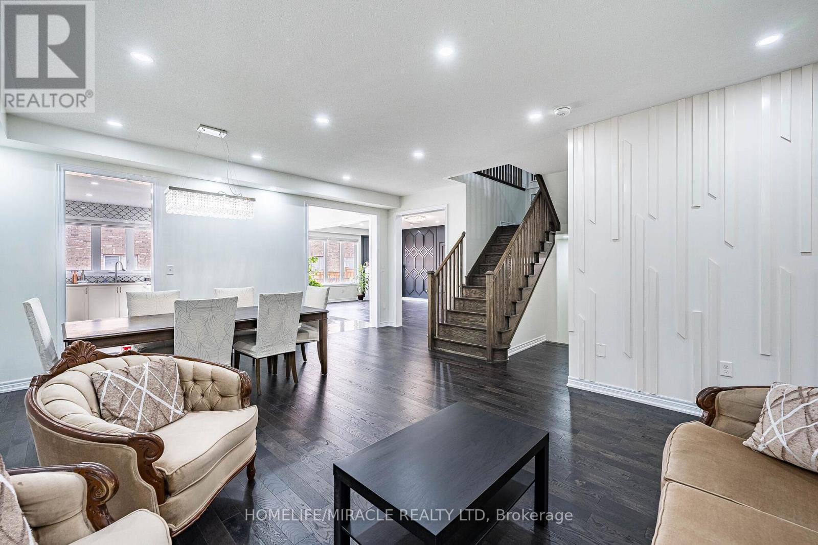 21 Junior Road, Brampton, Ontario  L7A 5J4 - Photo 8 - W13495942