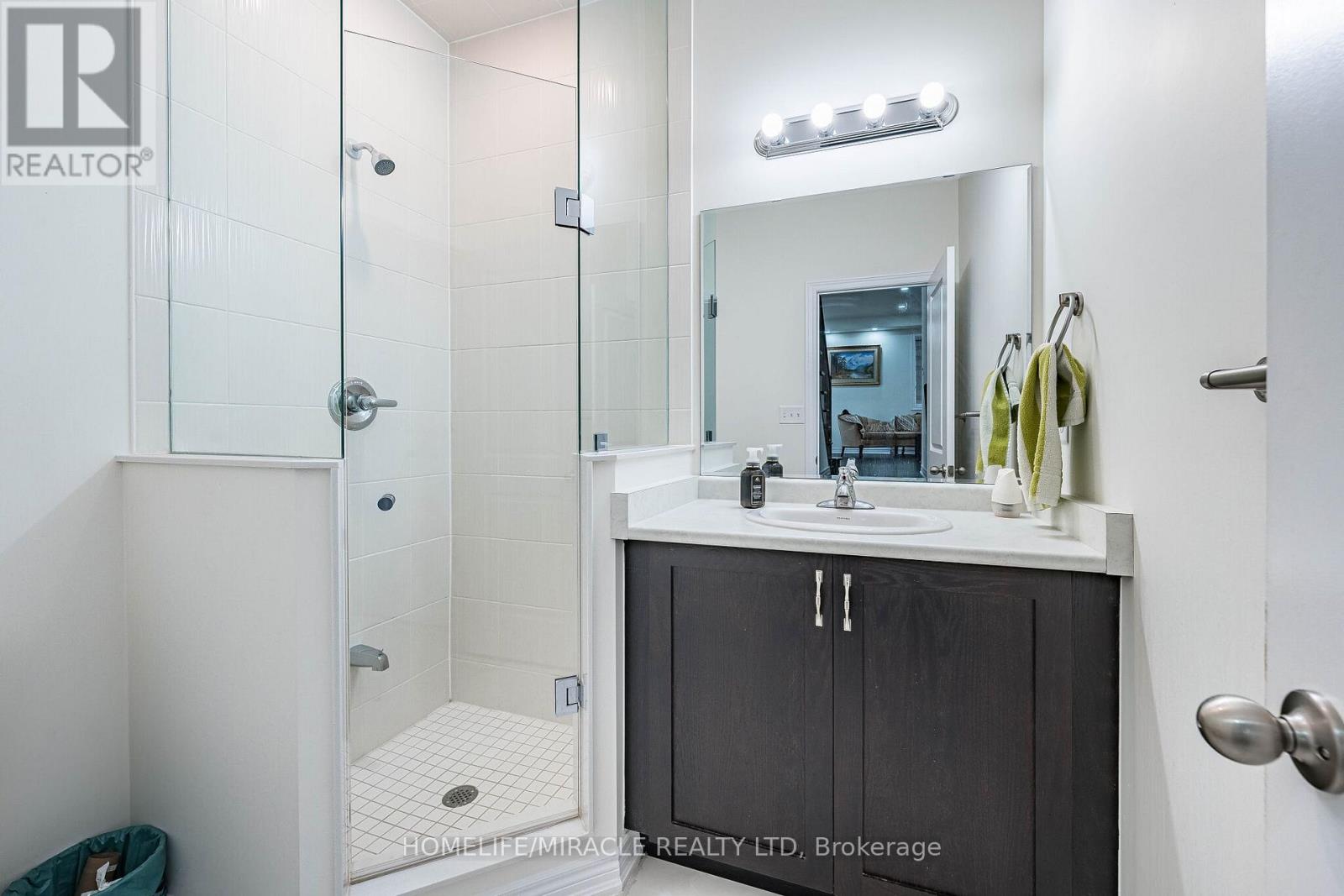 21 Junior Road, Brampton, Ontario  L7A 5J4 - Photo 9 - W13495942