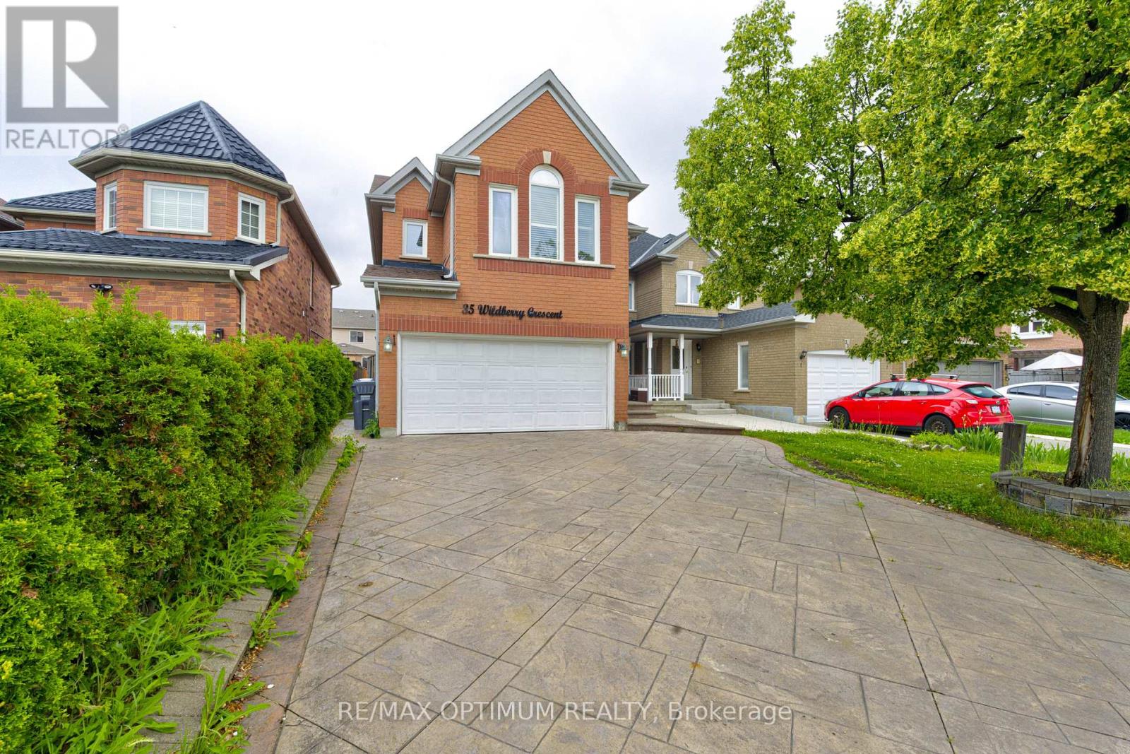 35 Wildberry Crescent, Brampton, Ontario  L6R 1K1 - Photo 2 - W13494300