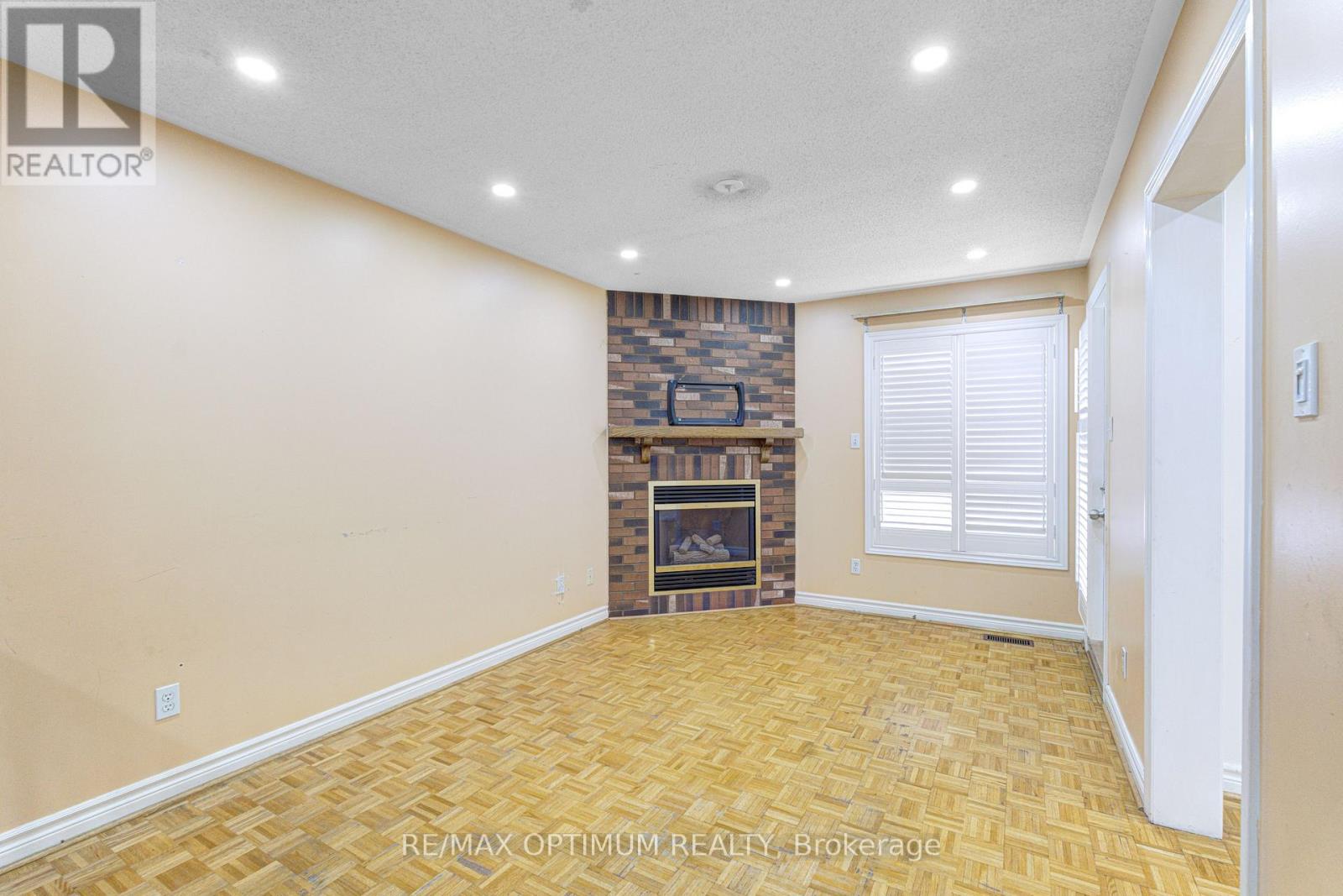 35 Wildberry Crescent, Brampton, Ontario  L6R 1K1 - Photo 8 - W13494300