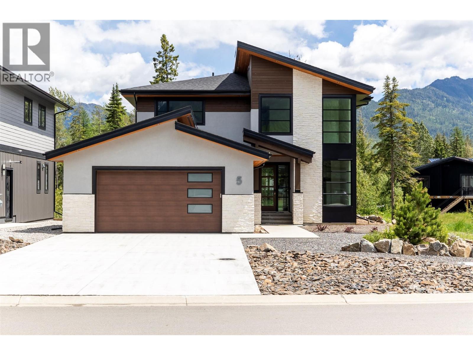 5 Mammoth Drive, Fernie, British Columbia  V0B 1M1 - Photo 1 - 10391371