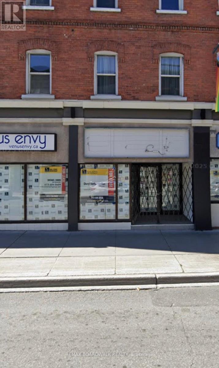 224 BANK STREET, Ottawa, Ontario