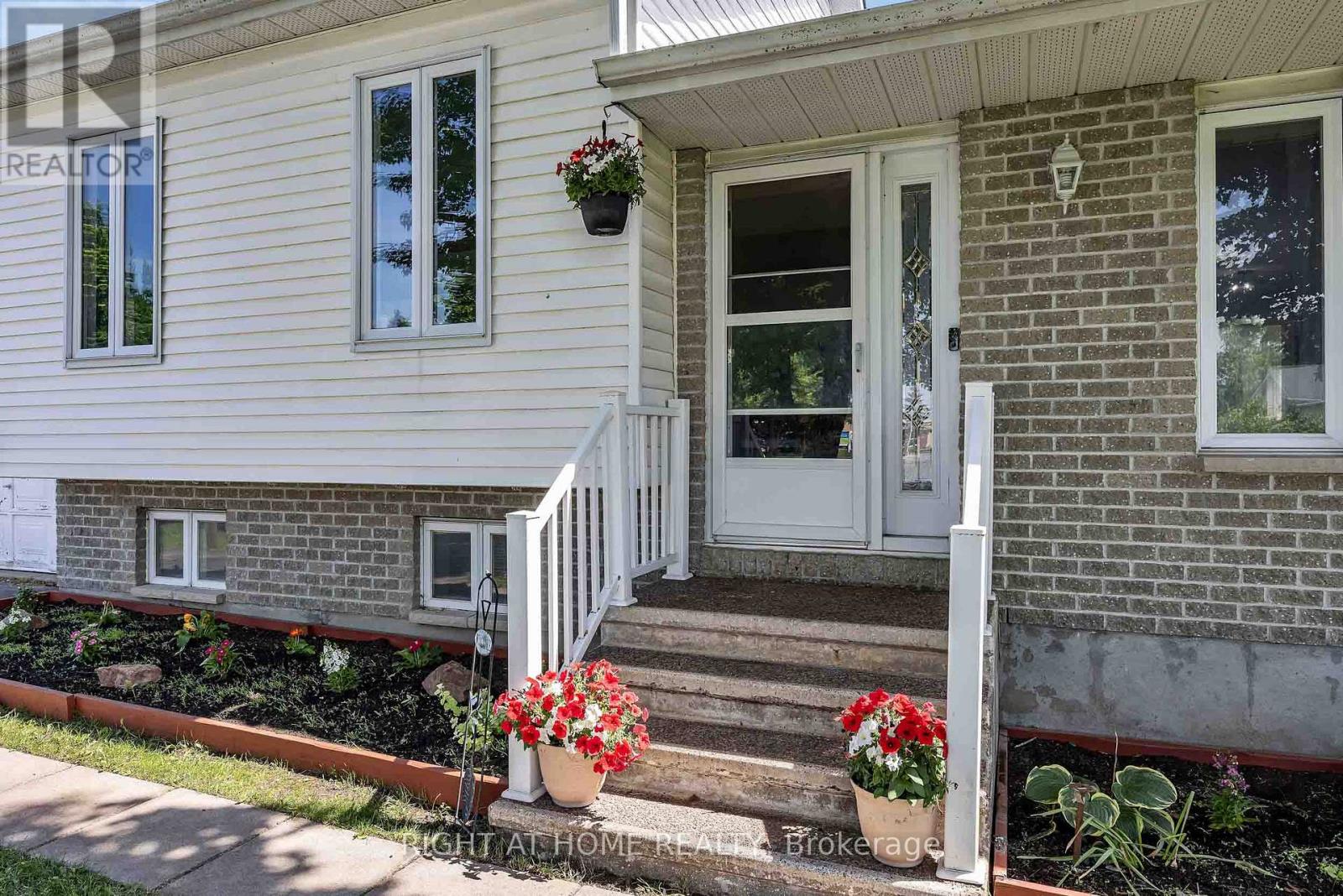 73 Castlebeau Street, Russell, Ontario  K0A 1W0 - Photo 4 - X13496194