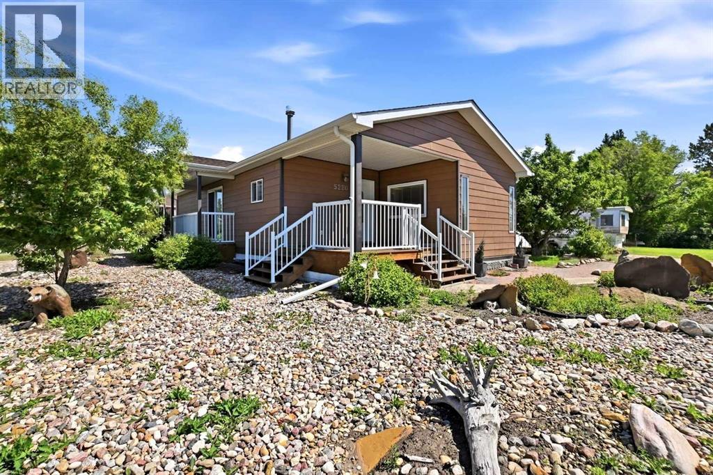 5220 53 Avenue, eckville, Alberta