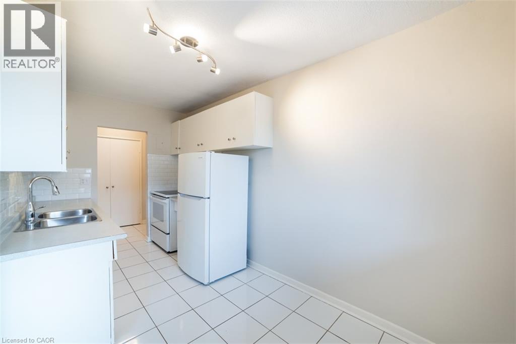 2433 First Street Unit# 14, Burlington, Ontario  L7R 1C7 - Photo 12 - 40843395