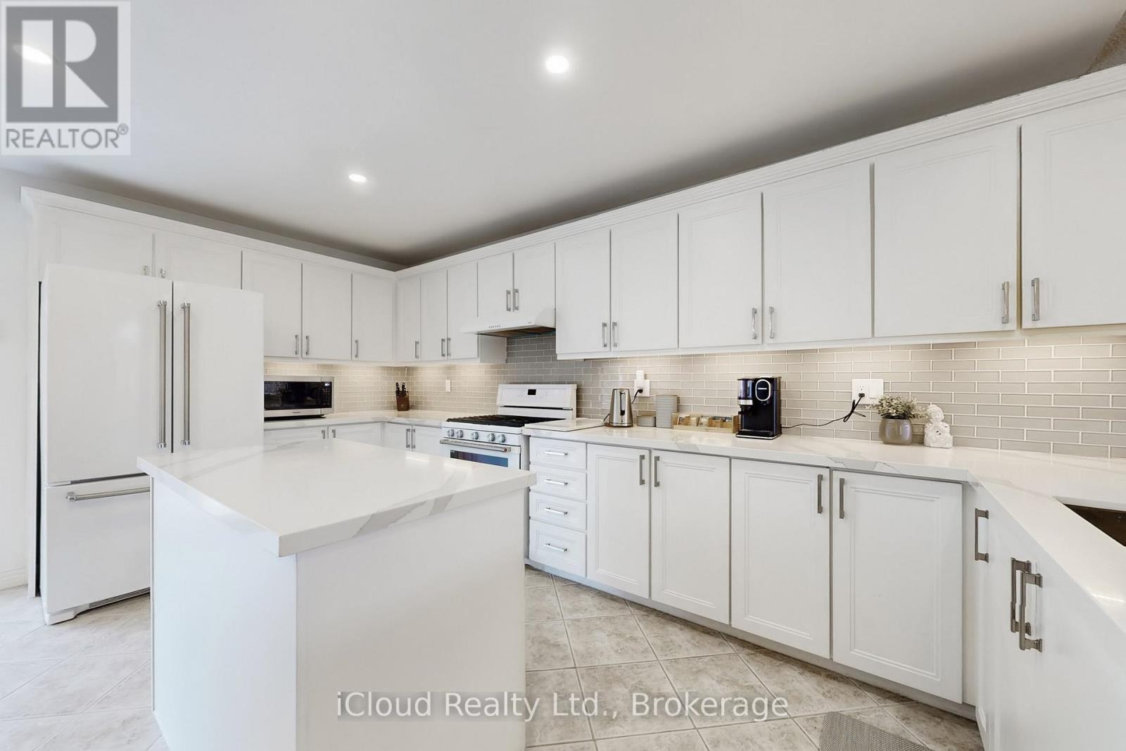 197 Mapleton Avenue, Barrie, Ontario  L4N 8T5 - Photo 4 - S13495990