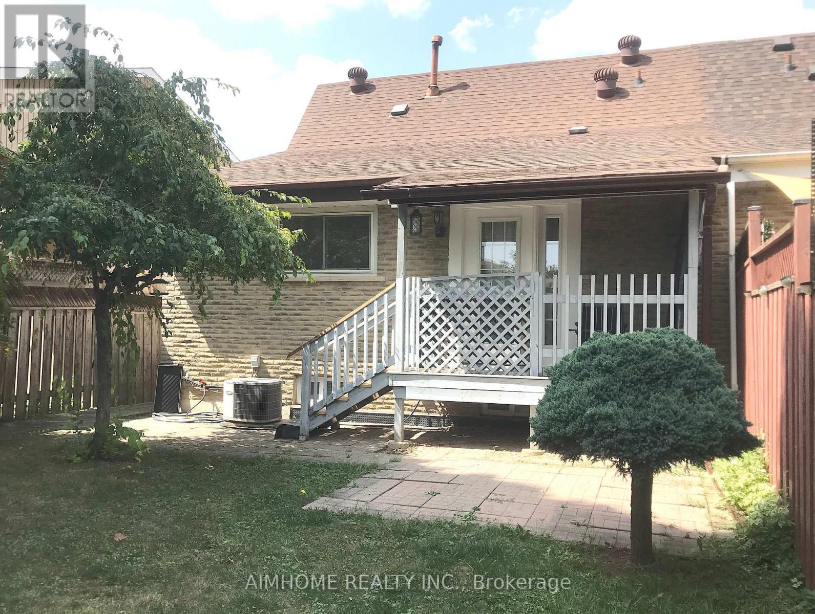 15 Bow River Crescent, Mississauga, Ontario  L5N 1J1 - Photo 4 - W13496000
