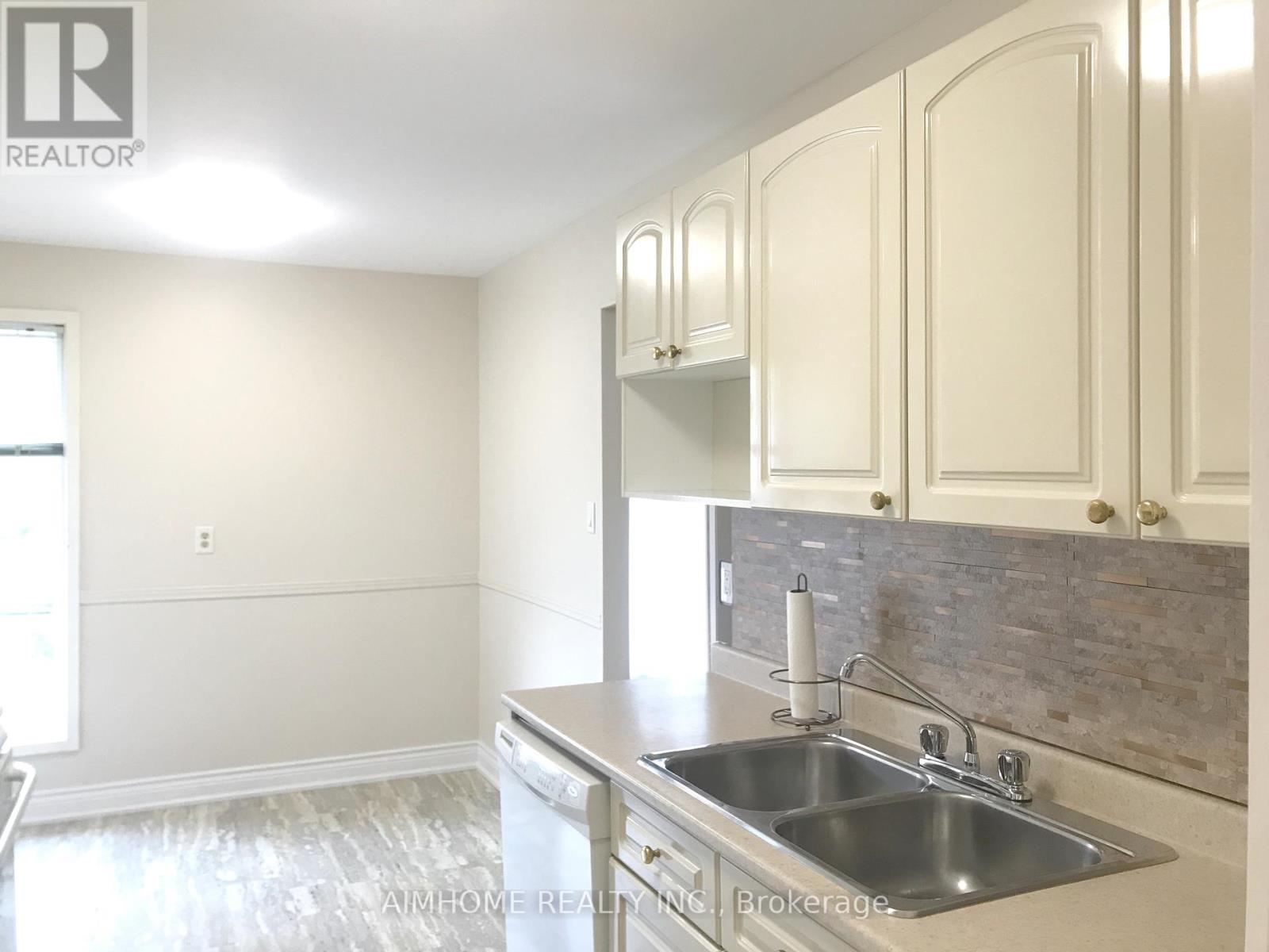 15 Bow River Crescent, Mississauga, Ontario  L5N 1J1 - Photo 9 - W13496000