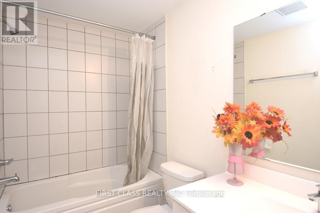 88 William Duncan Road, Toronto, Ontario  M3K 0C7 - Photo 17 - W13496022