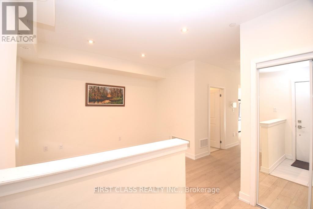 88 William Duncan Road, Toronto, Ontario  M3K 0C7 - Photo 2 - W13496022