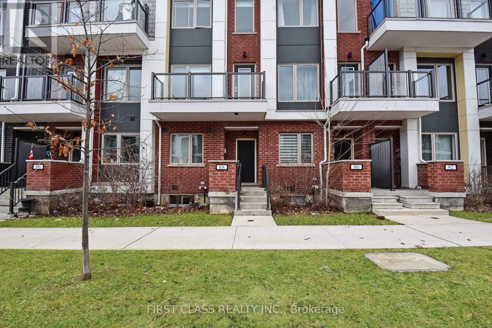 88 William Duncan Road, Toronto, Ontario  M3K 0C7 - Photo 3 - W13496022