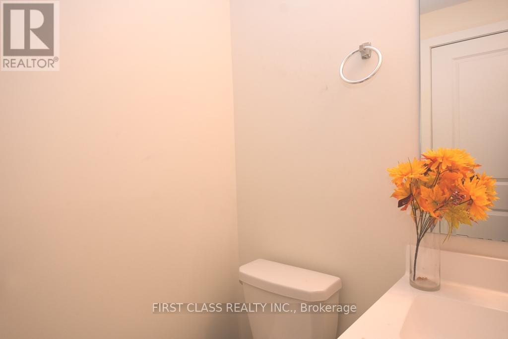 88 William Duncan Road, Toronto, Ontario  M3K 0C7 - Photo 5 - W13496022