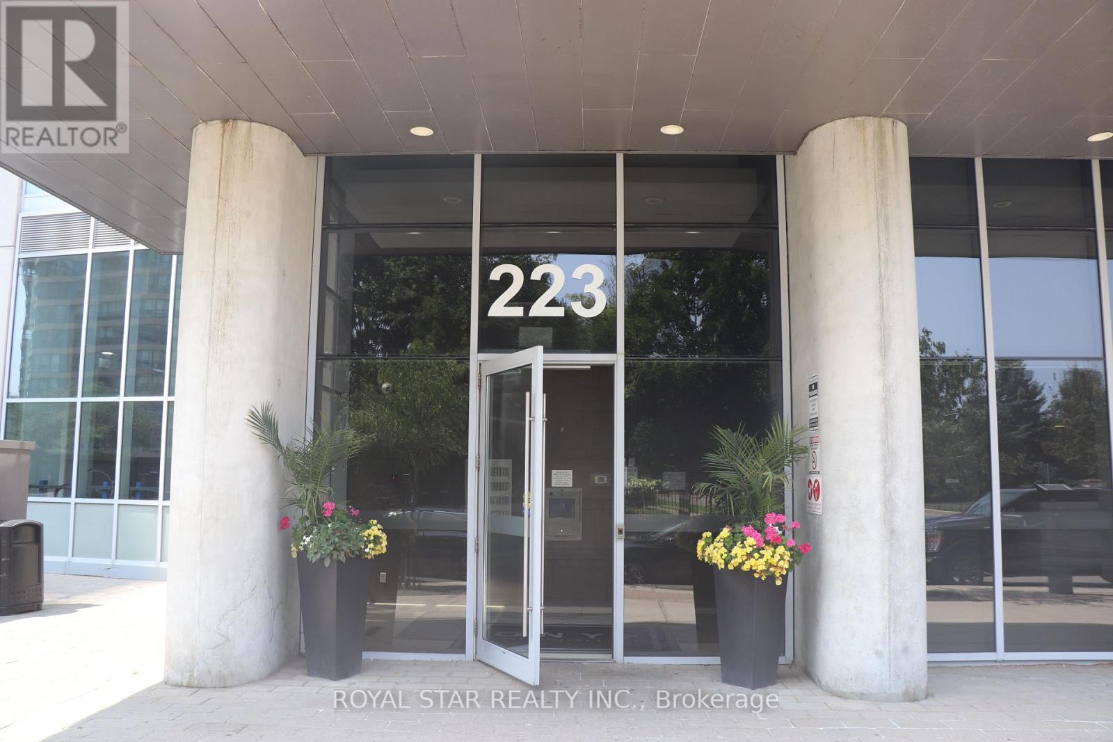 2808 - 223 Webb Drive, Mississauga, Ontario  L5B 0E8 - Photo 2 - W13496206