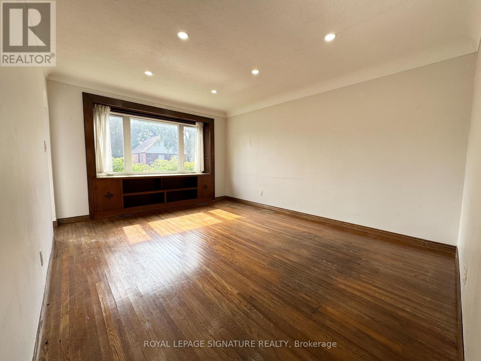 Upper - 282 East 18th Street, Hamilton, Ontario  L9A 4P6 - Photo 3 - X13496012
