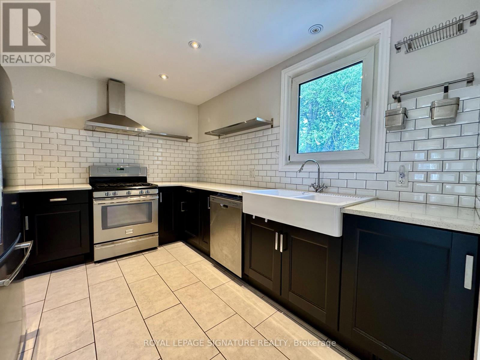 Upper - 282 East 18th Street, Hamilton, Ontario  L9A 4P6 - Photo 5 - X13496012