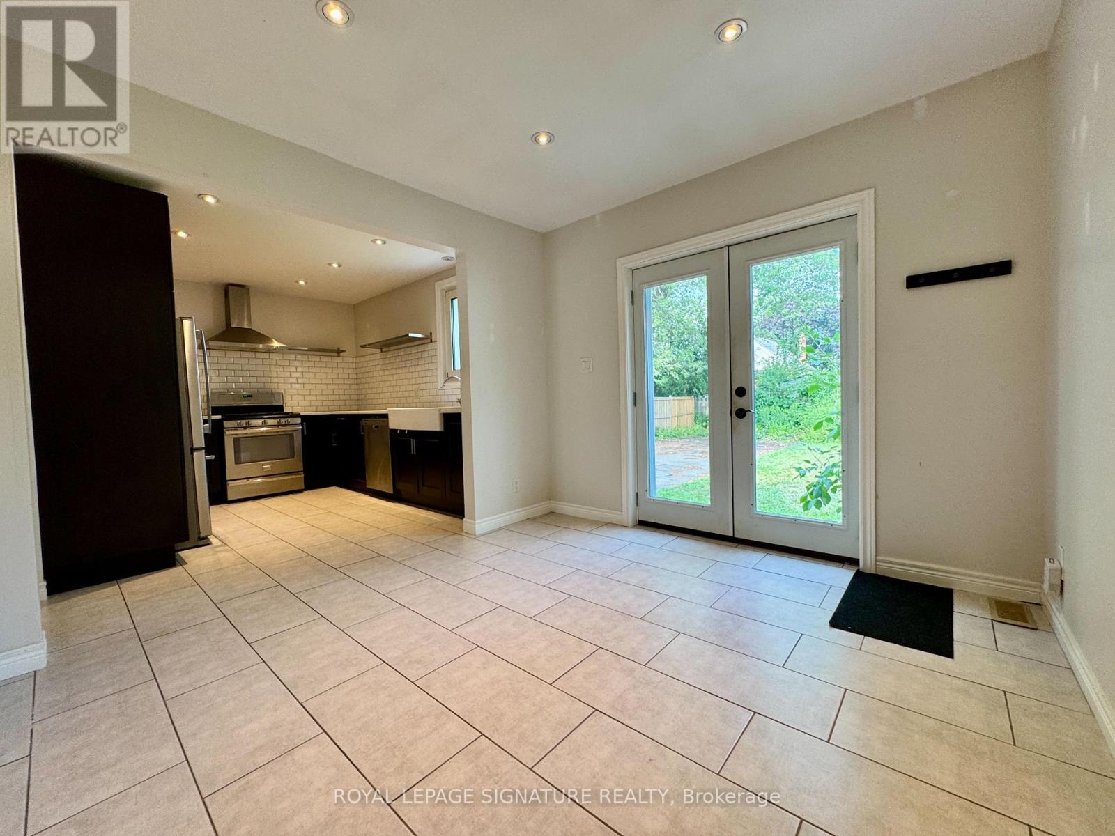 Upper - 282 East 18th Street, Hamilton, Ontario  L9A 4P6 - Photo 7 - X13496012