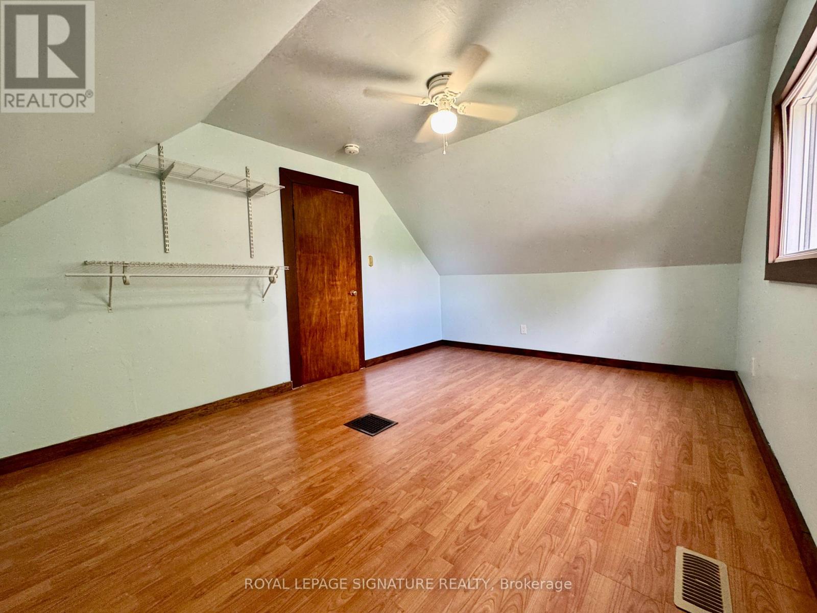 Upper - 282 East 18th Street, Hamilton, Ontario  L9A 4P6 - Photo 8 - X13496012