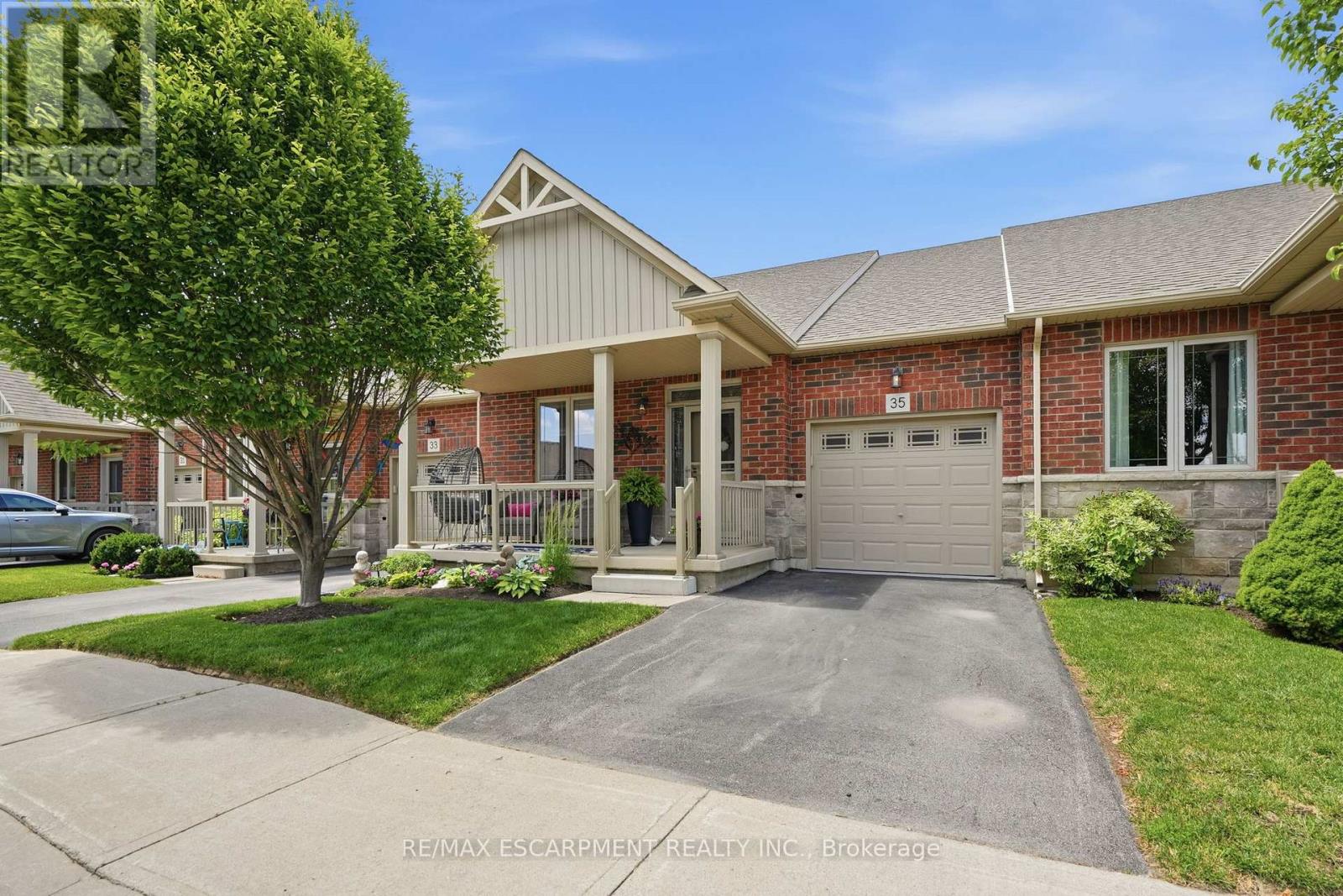35 FINTON LANE, Hamilton, Ontario