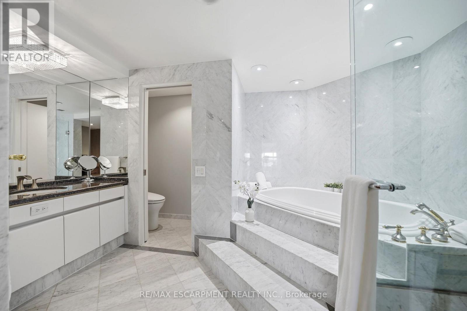 803e - 460 Queens Quay Way W, Toronto, Ontario  M5V 2Y5 - Photo 24 - C13479452