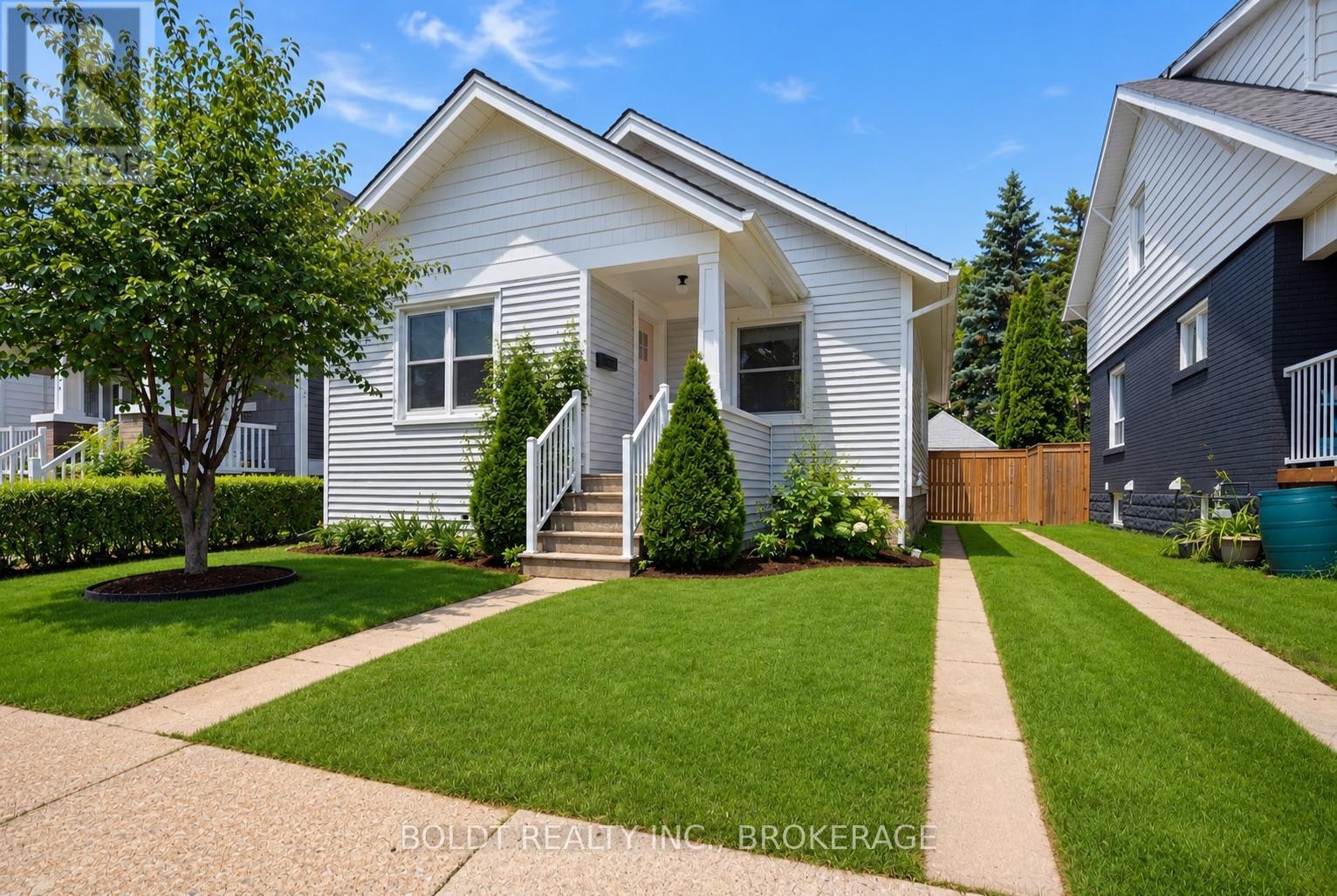 21 Albert Street, St. Catharines, Ontario  L2R 2G6 - Photo 3 - X13493628