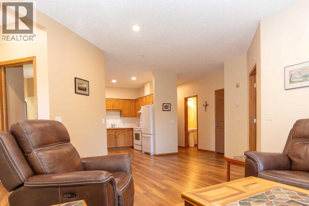 112, 72 Quigley Drive, Cochrane, Alberta  T4C 2K6 - Photo 14 - A2324594