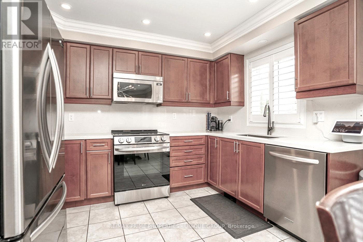 33 Richard Underhill Avenue, Whitchurch-Stouffville, Ontario  L4A 0J1 - Photo 14 - N13493238