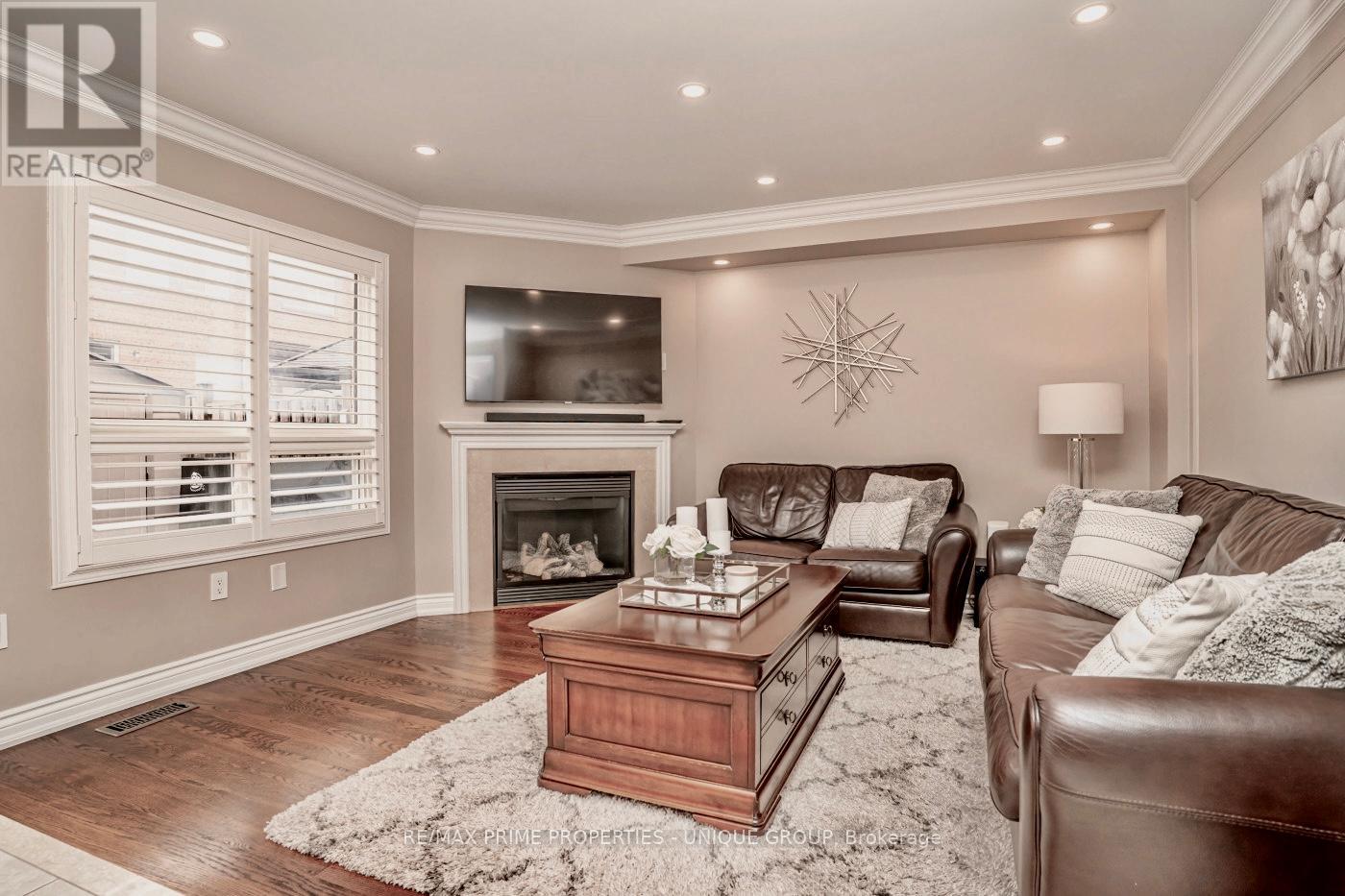 33 Richard Underhill Avenue, Whitchurch-Stouffville, Ontario  L4A 0J1 - Photo 8 - N13493238