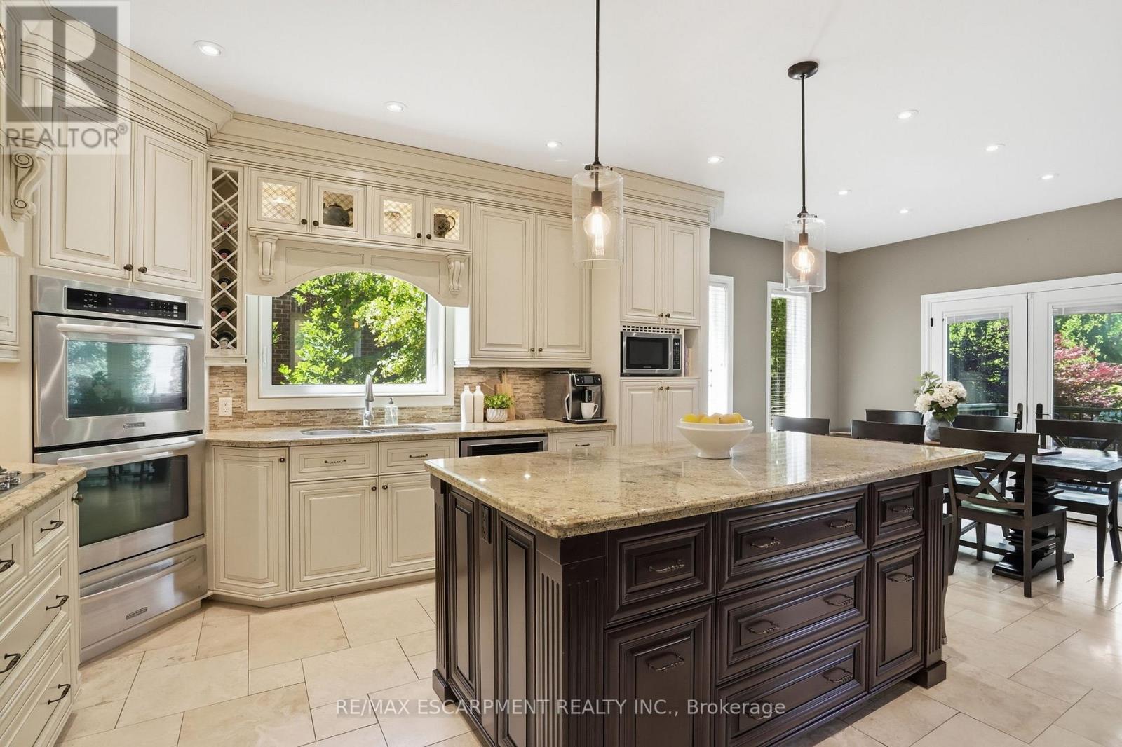 2101 Westoak Trails Boulevard, Oakville, Ontario  L6M 3L2 - Photo 6 - W13494390