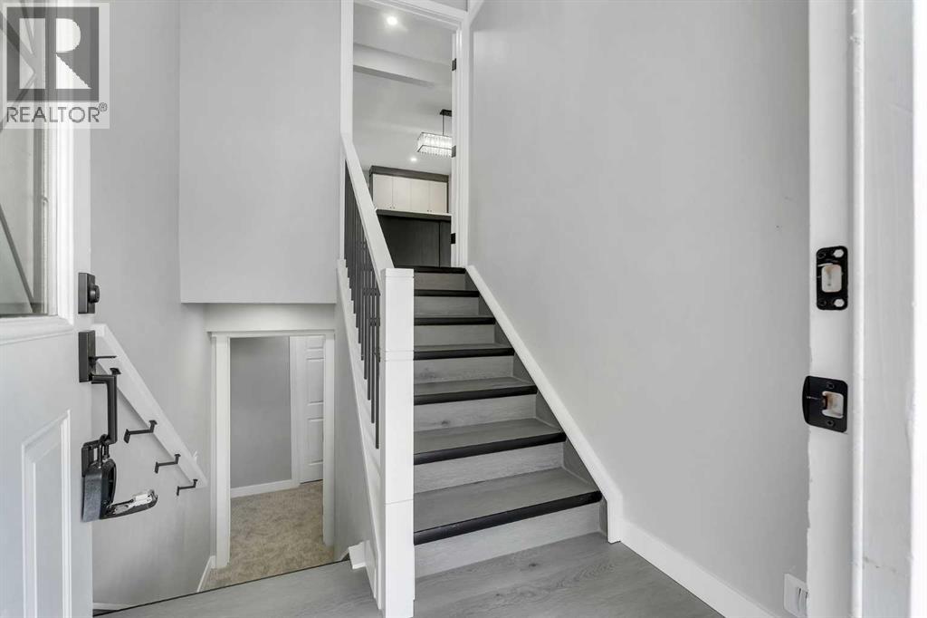 3211 60 Street NE, Calgary, Alberta  T1Y 3L3 - Photo 4 - A2324766