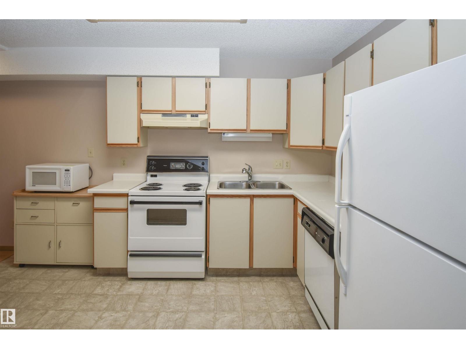 #102 4812 51 Av, Stony Plain, Alberta  T7Z 1P7 - Photo 2 - E4477154