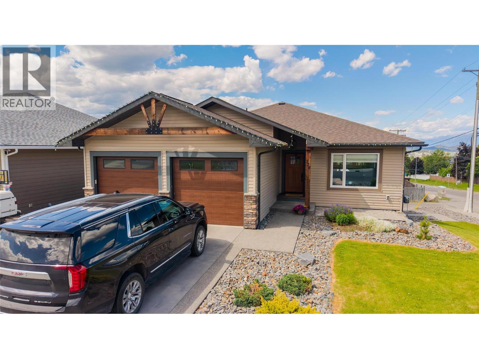 324 17th Street S, Cranbrook, British Columbia  V1C 0B8 - Photo 1 - 10391955