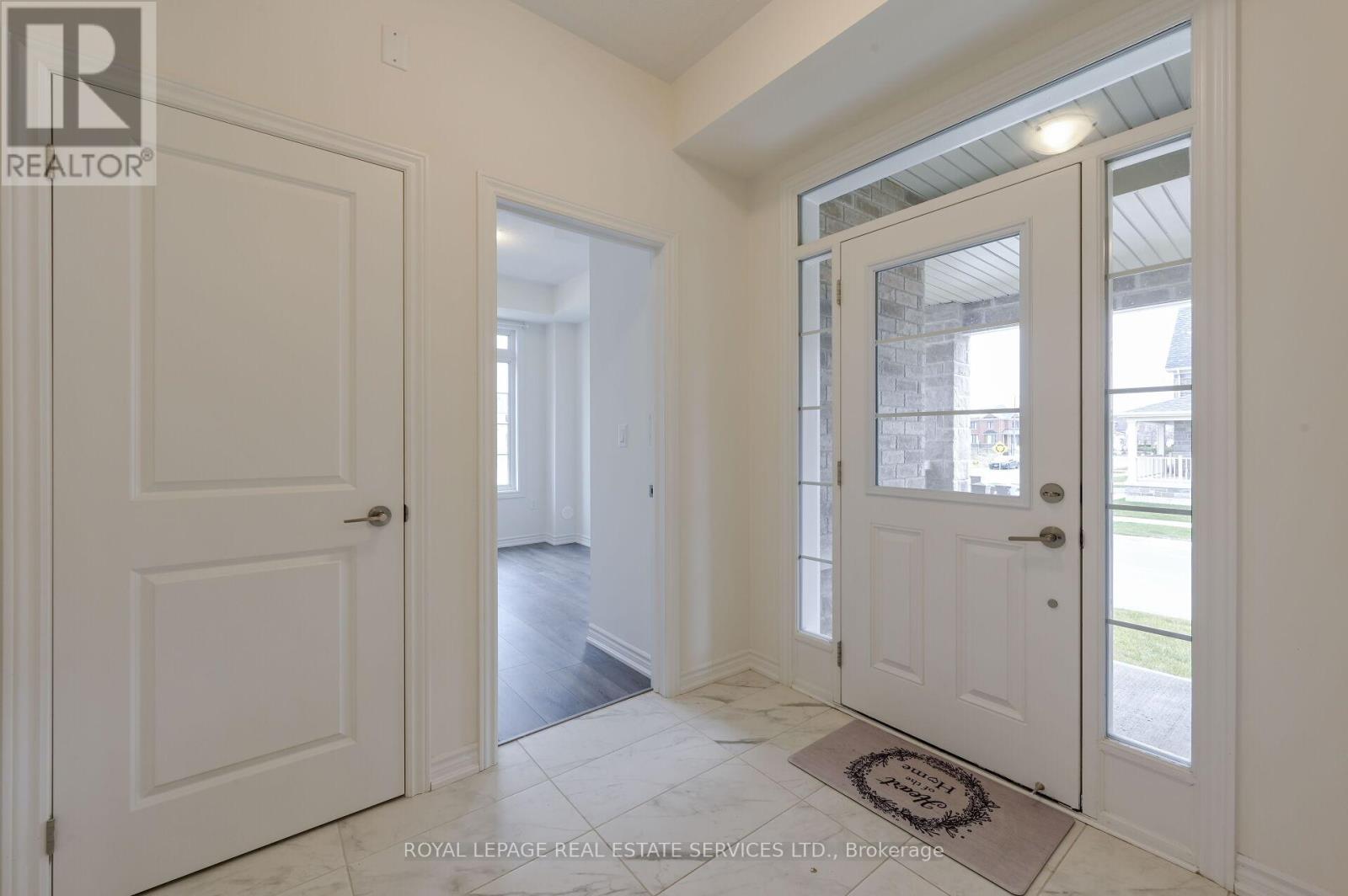 2 Paisley Drive, Bradford West Gwillimbury, Ontario  L3Z 4P3 - Photo 5 - N13496106