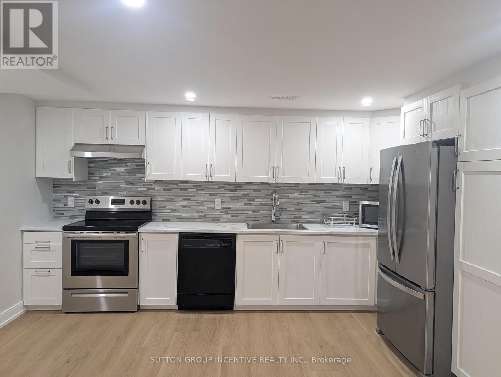 Lower - 9 Cowels Court, Richmond Hill, Ontario  L4C 9A7 - Photo 2 - N13496350