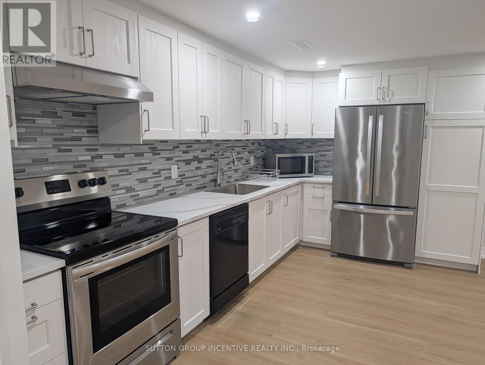 Lower - 9 Cowels Court, Richmond Hill, Ontario  L4C 9A7 - Photo 3 - N13496350