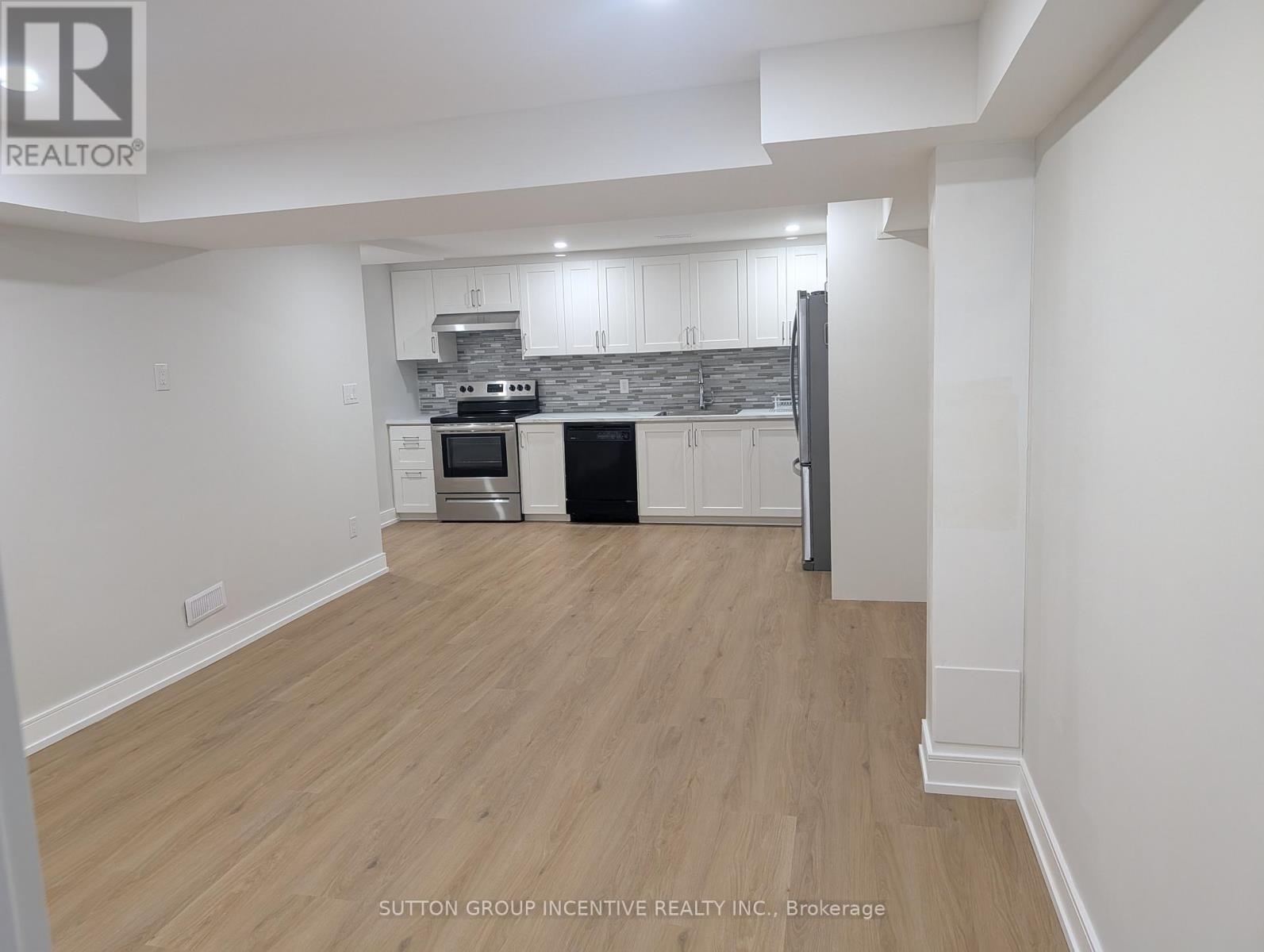 Lower - 9 Cowels Court, Richmond Hill, Ontario  L4C 9A7 - Photo 4 - N13496350