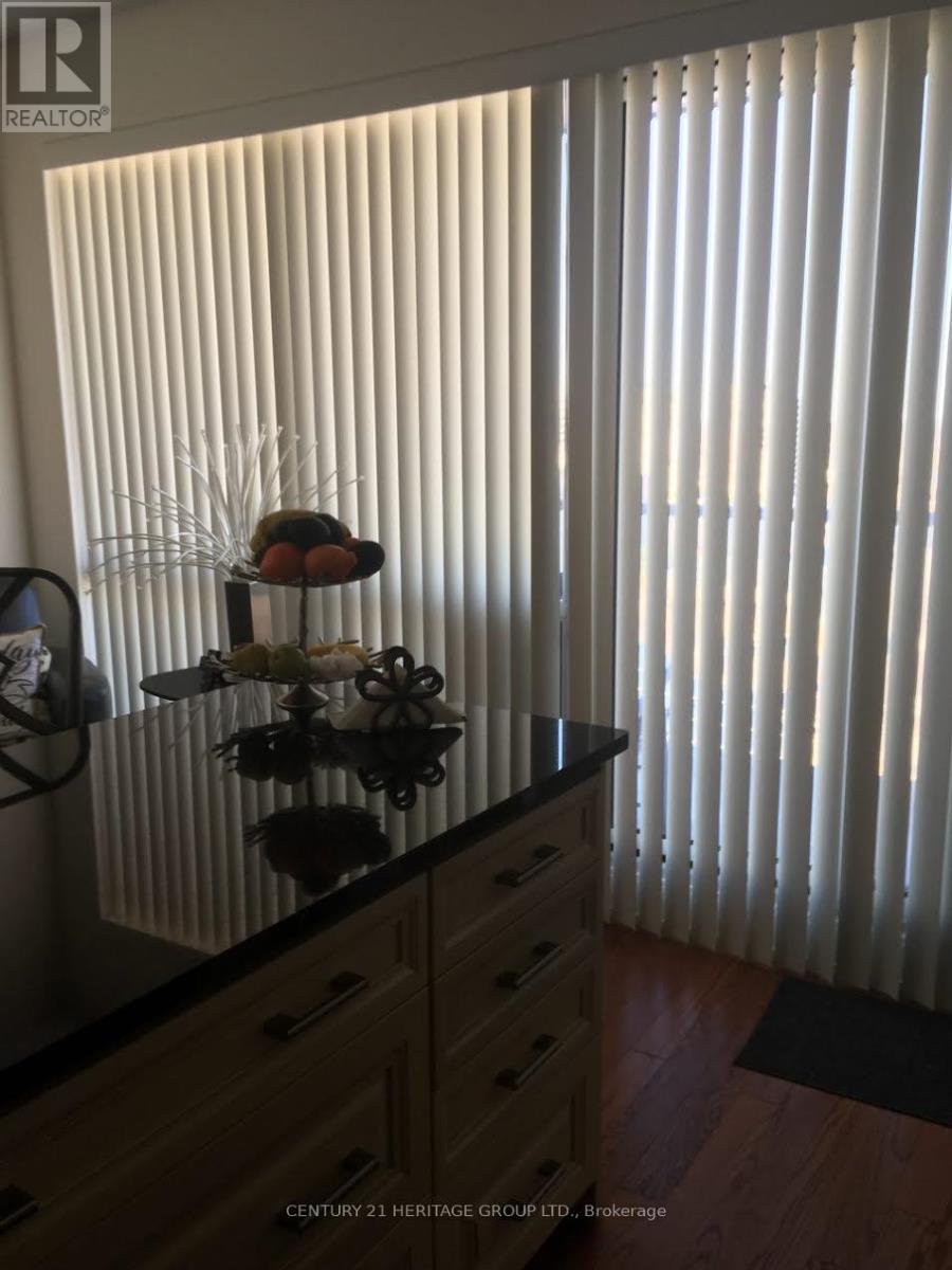 1005 - 9088 Yonge Street, Richmond Hill, Ontario  L4C 0Y6 - Photo 3 - N13496436