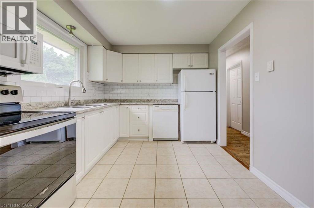 939 Strasburg Road, Kitchener, Ontario  N2E 1T6 - Photo 11 - 40843513