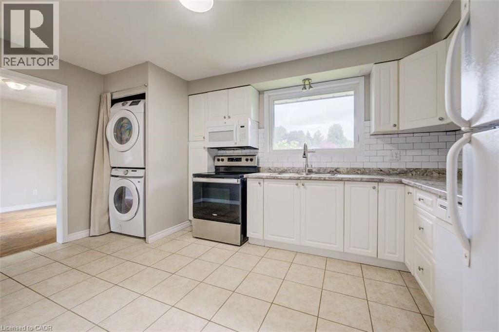 939 Strasburg Road, Kitchener, Ontario  N2E 1T6 - Photo 12 - 40843513