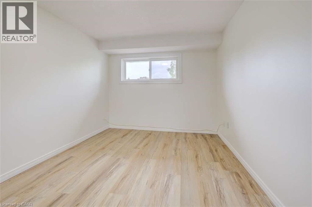939 Strasburg Road, Kitchener, Ontario  N2E 1T6 - Photo 27 - 40843513